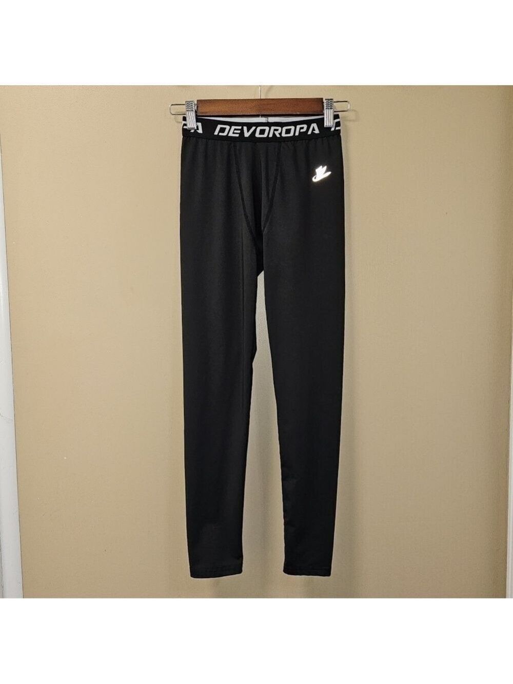 Devoropa Fleece Lined Compression Base Layer Pants, size youth large